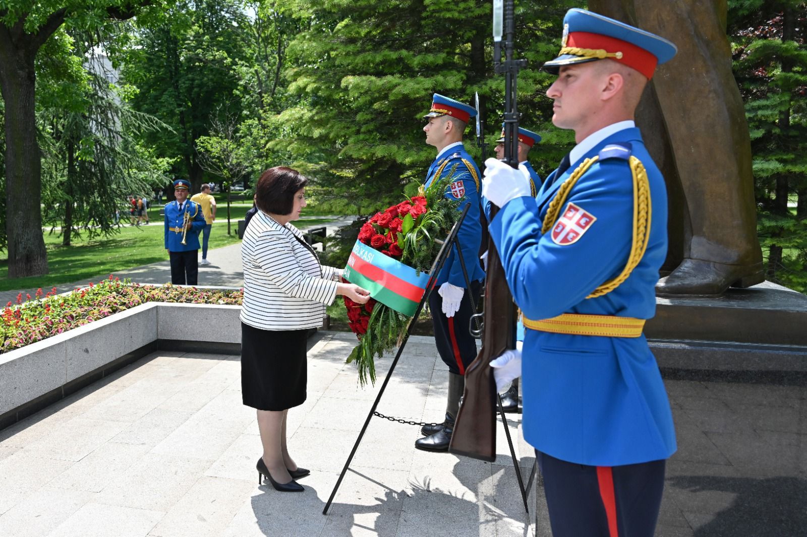 Milli Majlis Speaker Sahiba Gafarova Goes to National Leader Heydar Aliyev’s Monument